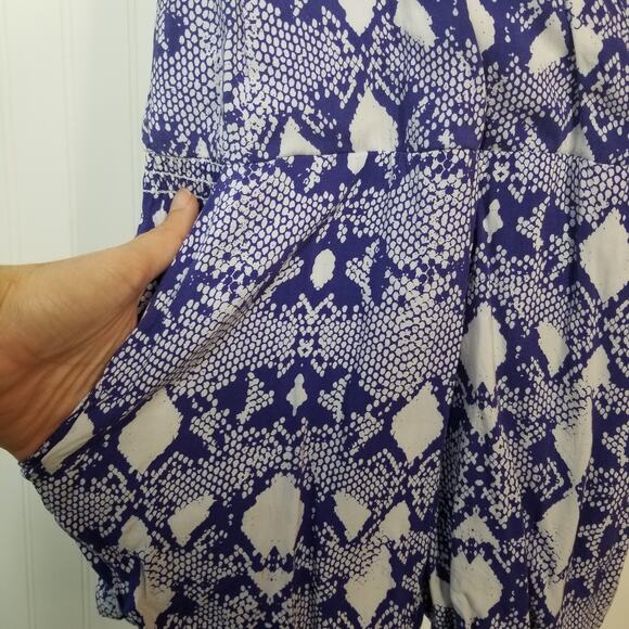 Aqua Snake Print Romper V-Neck Adjustable Strap Blue White XS - Picture 4 of 6